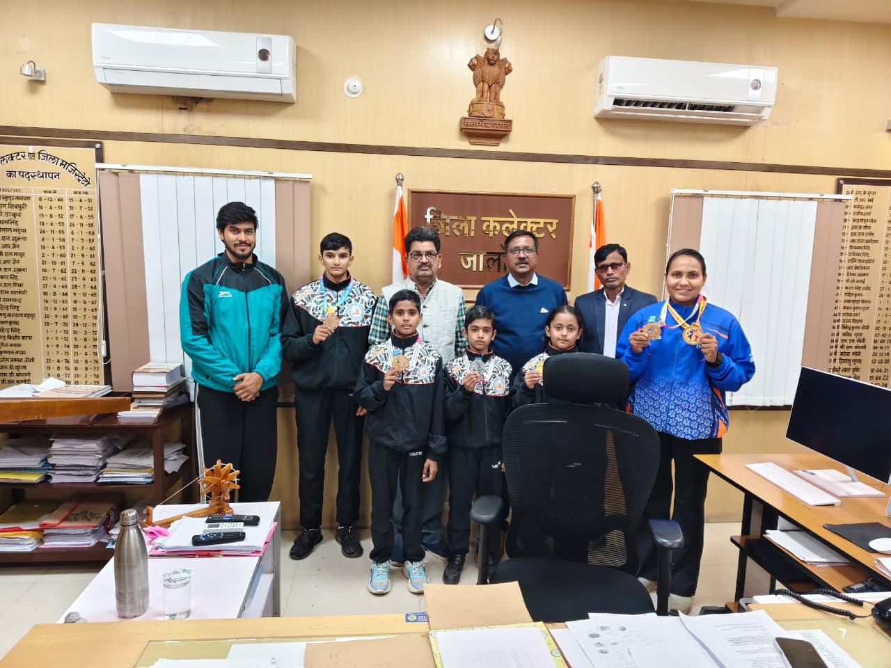 आर्य वीर दल के वुशू खिलाड़ियों की राष्ट्रीय सफलता, कलेक्टर से लिया आशीर्वाद