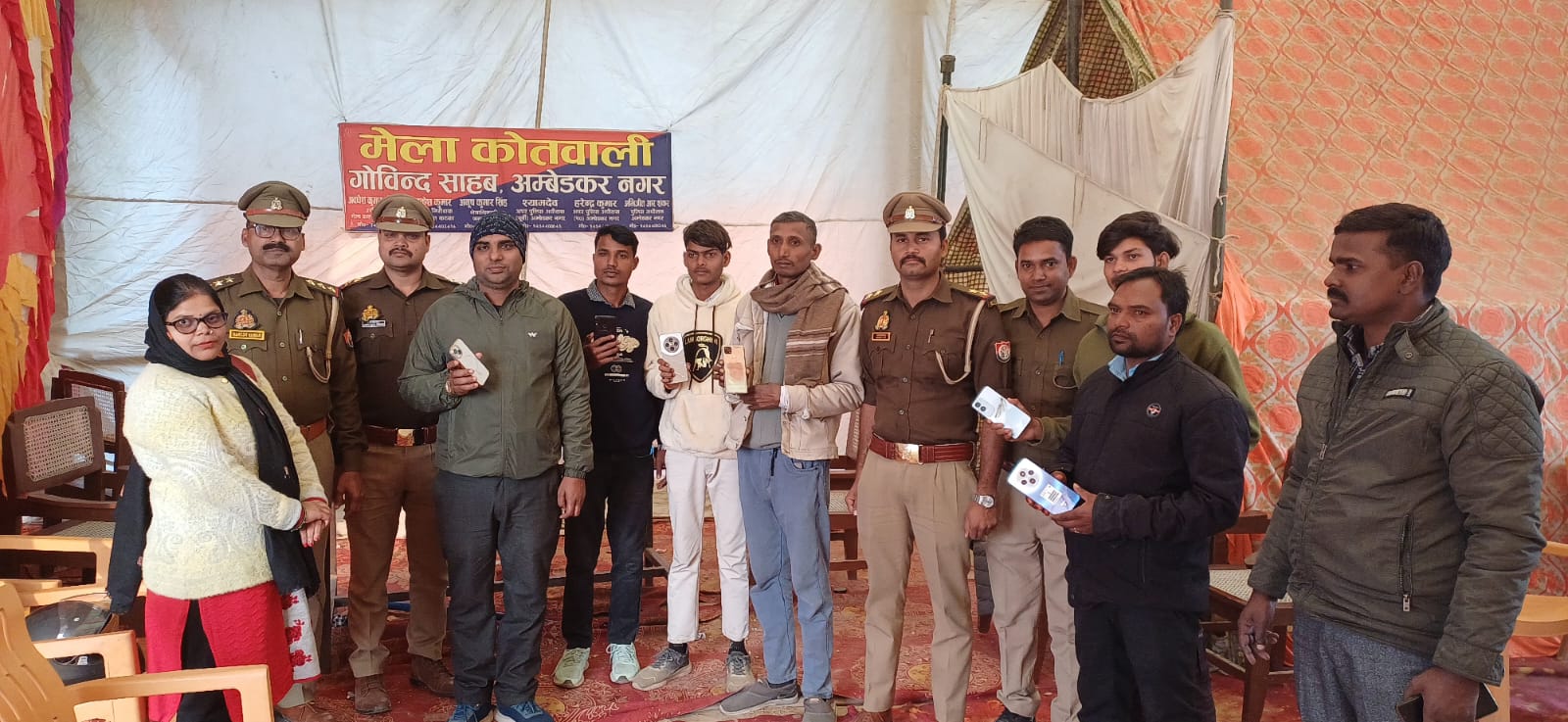 मेला कोतवाली गोविंद साहब पुलिस को बड़ी सफलता, 12 गुमशुदा मोबाइल बरामद