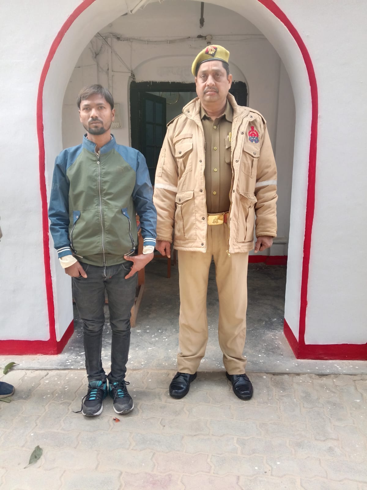 कोतवाली जलालपुर पुलिस की बड़ी कार्रवाई, वांछित अभियुक्त गिरफ्तार
