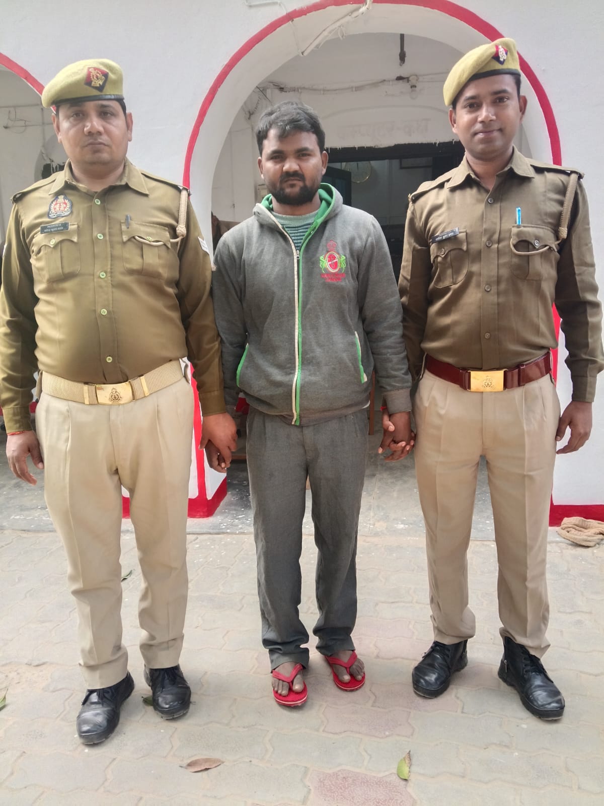 UPSTF टीम यूनिट अयोध्या को बड़ी सफलता, 50 हजार का इनामी वांछित अपराधी गिरफ्तार