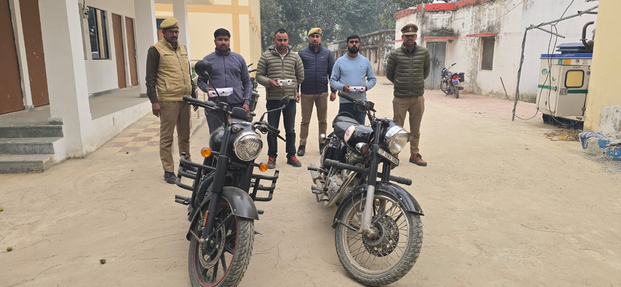 अंबेडकरनगर: सोना दिलाने के नाम पर दो लाख की ठगी, डायल-112 के दो सिपाही समेत तीन गिरफ्तार