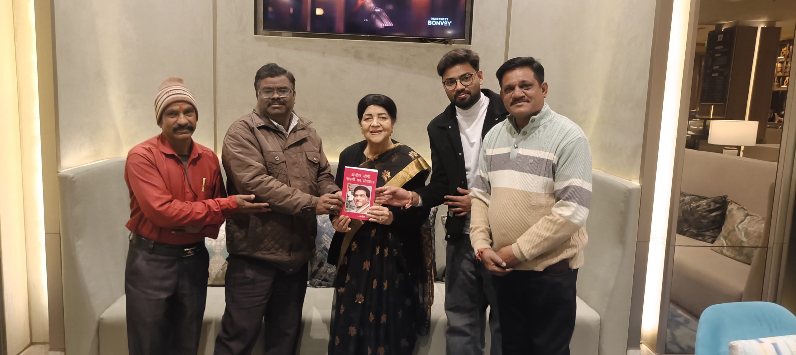 नाथ समाज के प्रयासों से पंचांग में प्रकाशित हुआ गुरु गोरखनाथ का चित्र, डॉ. रेणु जोगी ने किया विमोचन