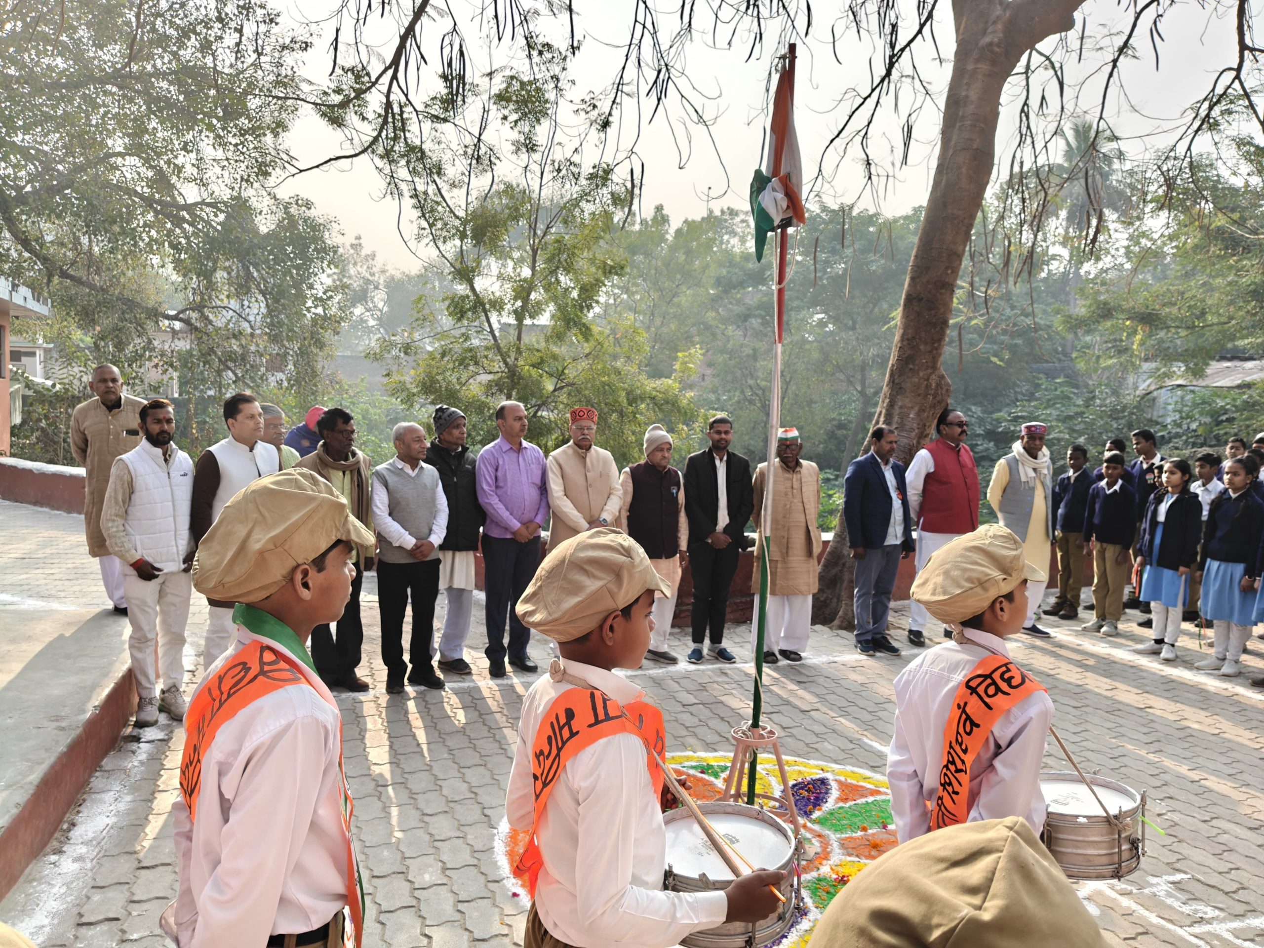 गणतंत्र दिवस पर जलालपुर में देशभक्ति का उत्साह, विभिन्न स्थानों पर हुए भव्य ध्वजारोहण कार्यक्रम