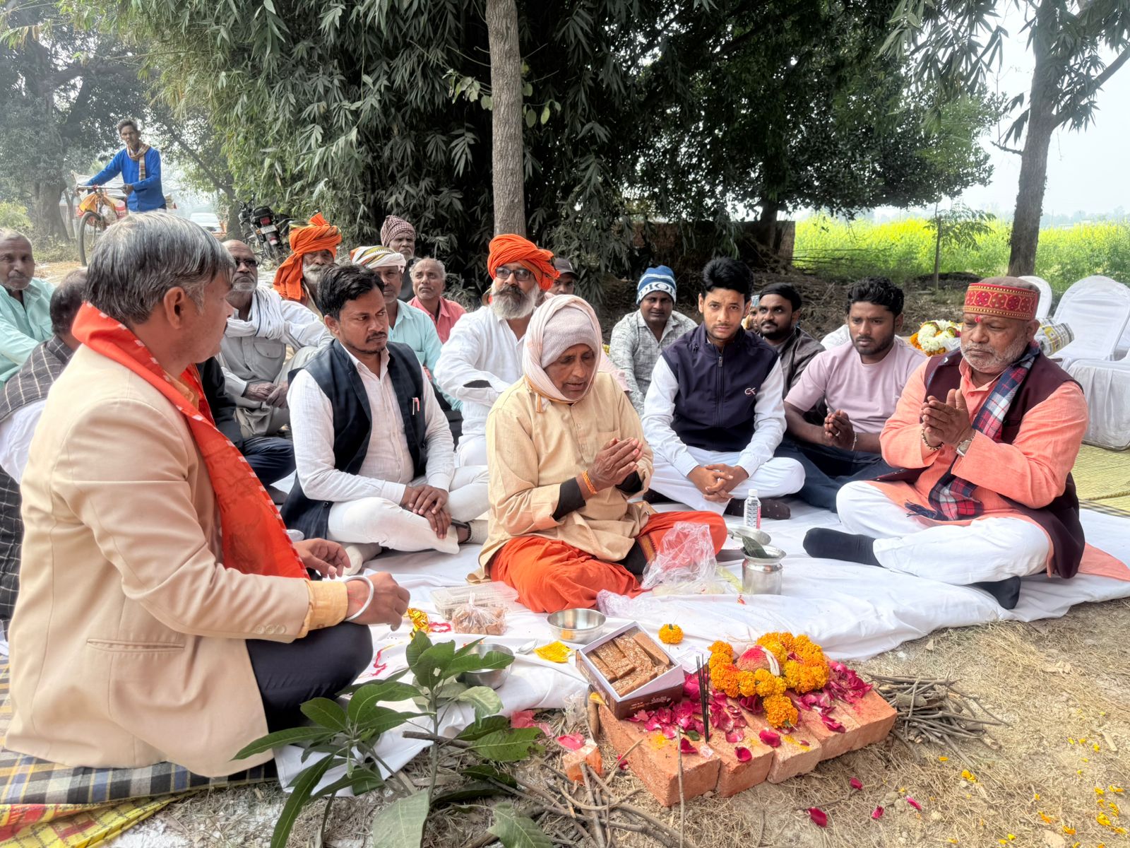 वाराणसी लोकसभा के रोहनिया विधानसभा के अंतर्गत एमएलसी एवं भाजपा जिला अध्यक्ष हंसराज विश्वकर्मा ने विभिन्न सड़को का किया शिलान्यास*