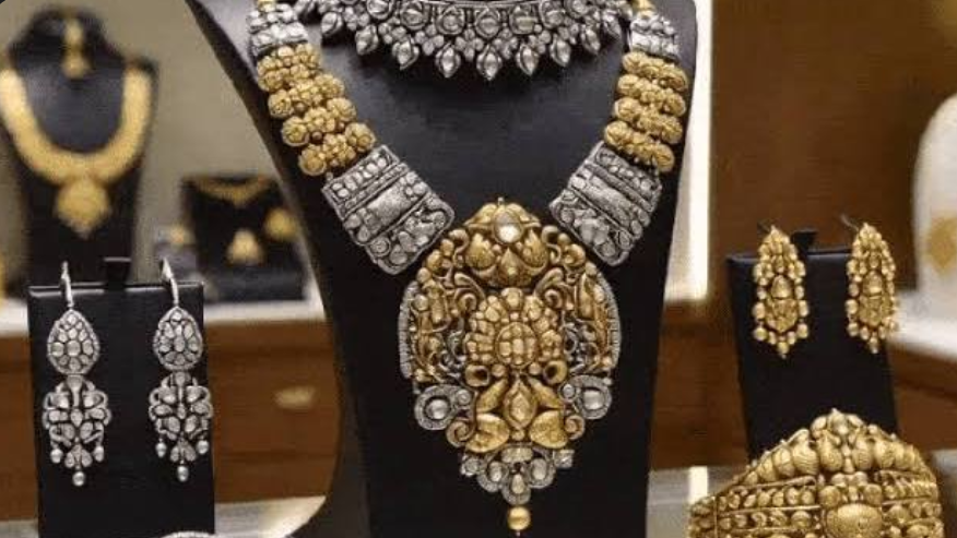 सोना-चांदी ने तोड़े सारे रिकॉर्ड: एक दिन में सोना ₹11,486 उछलकर ₹1.76 लाख, चांदी ₹3.86 लाख प्रति किलो पहुंची