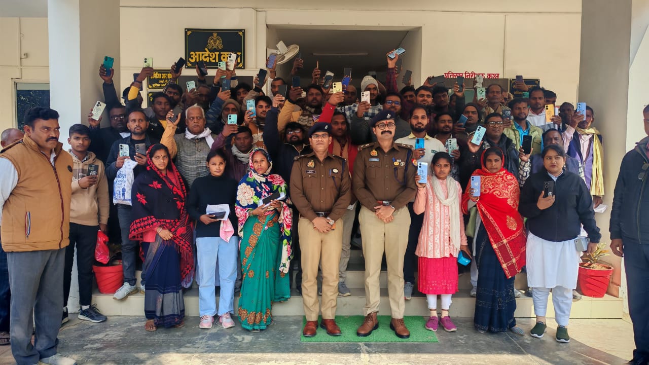 अम्बेडकरनगर पुलिस को बड़ी सफलता, मोबाइल रिकवरी सेल ने 111 गुमशुदा मोबाइल किए बरामद