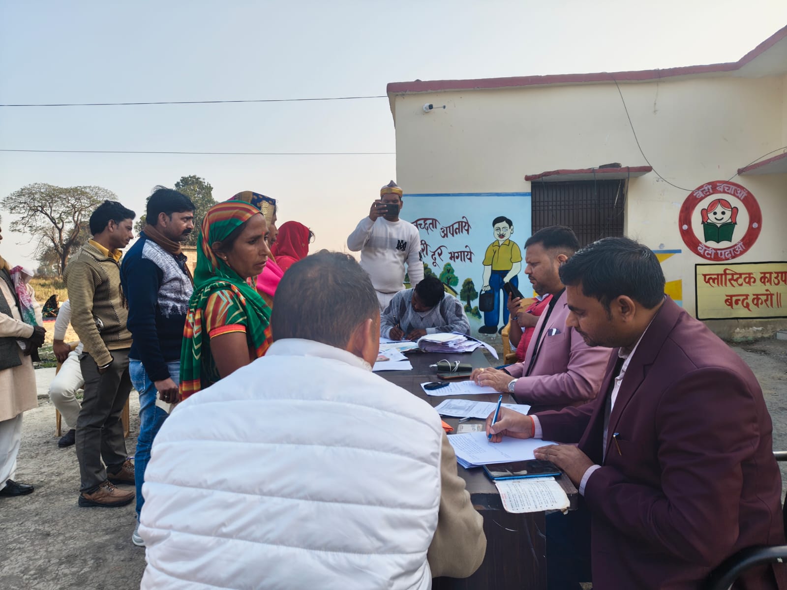 अजमलपुर में कोटे की जांच: खुली बैठक में अधिकतर कार्डधारकों ने जताई नाराजगी, रिपोर्ट हाईकोर्ट को भेजी जाएगी