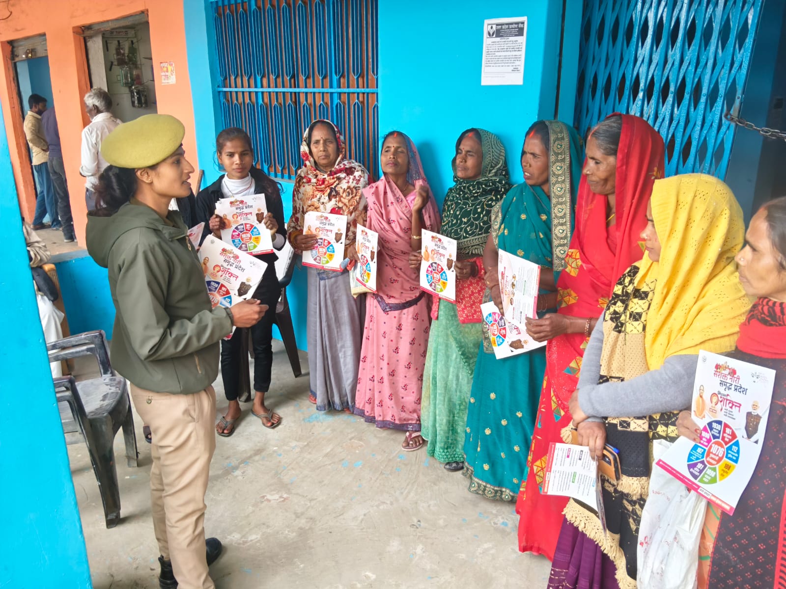 मिशन शक्ति 5.0 के तहत अम्बेडकरनगर में चला व्यापक जागरूकता अभियान ,  महिला सुरक्षा, सम्मान और स्वावलंबन को लेकर पुलिस ने किया जनसंपर्क