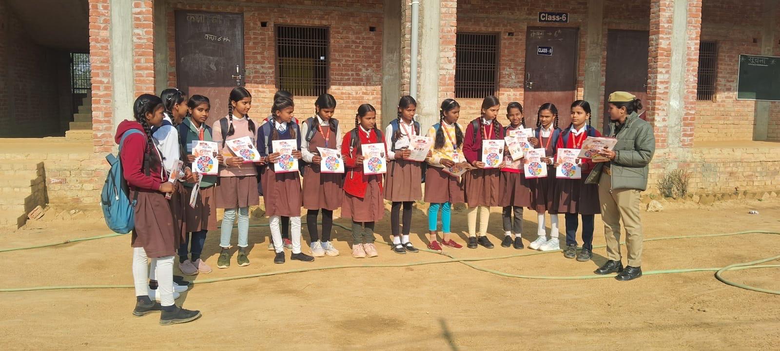 मिशन शक्ति 5.0 के तहत जनपद में व्यापक जागरूकता अभियान, महिलाओं व बालिकाओं को दी गई अधिकारों व हेल्पलाइन की जानकारी