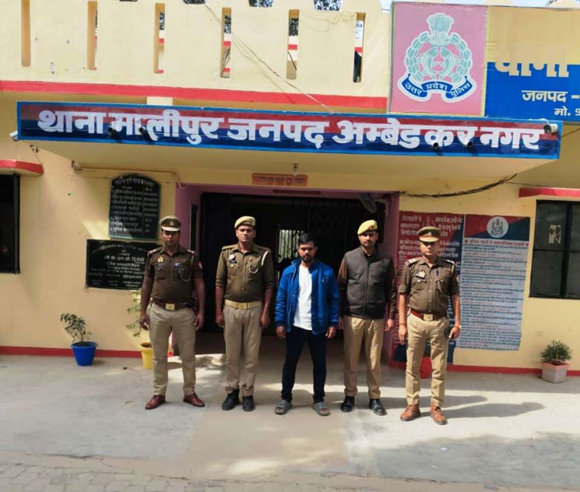 मालीपुर पुलिस ने नाबालिग अपहरण मामले में आरोपी को किया गिरफ्तार, लखनऊ से पीड़िता सकुशल बरामद