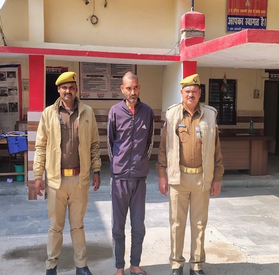 अम्बेडकरनगर पुलिस को बड़ी सफलता, राजेसुल्तानपुर थाना क्षेत्र से वांछित अभियुक्त गिरफ्तार