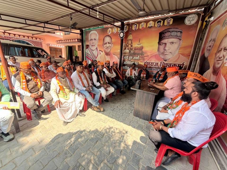 रोहनिया विधानसभा के कंचनपुर बूथ पर कार्यकर्ताओं ने सुनी प्रधानमंत्री की ‘मन की बात’