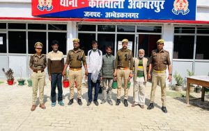 अम्बेडकरनगर में चोरी के जेवरात के साथ चार अभियुक्त गिरफ्तार, पुलिस की बड़ी सफलता