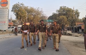 SP अम्बेडकर नगर अभिजित आर. शंकर ने मालीपुर क्षेत्र में किया पैदल गश्त, आमजन से संवाद कर दिलाया सुरक्षा का भरोसा