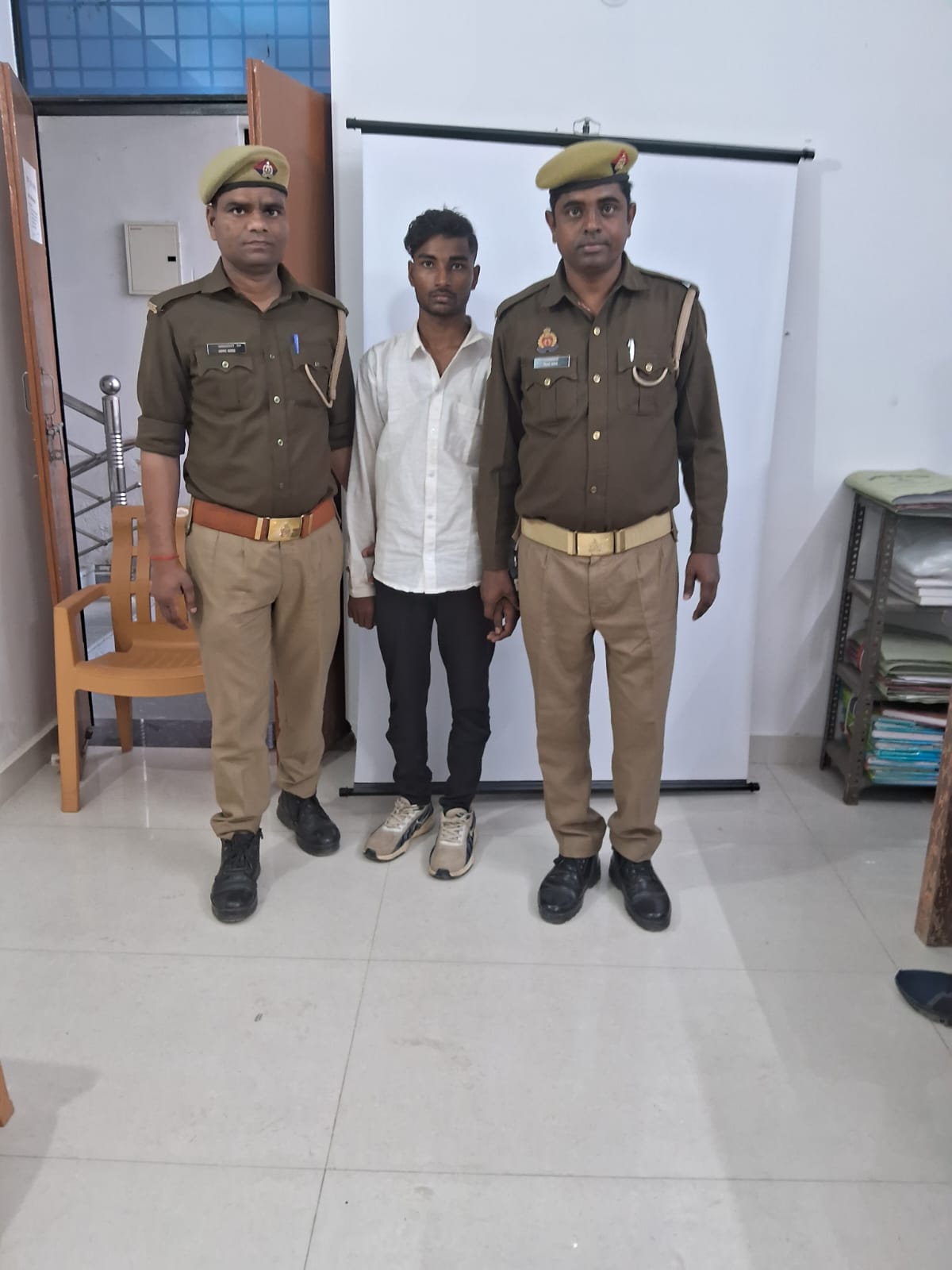 पॉक्सो एक्ट के वांछित अभियुक्त को जलालपुर पुलिस ने किया गिरफ्तार