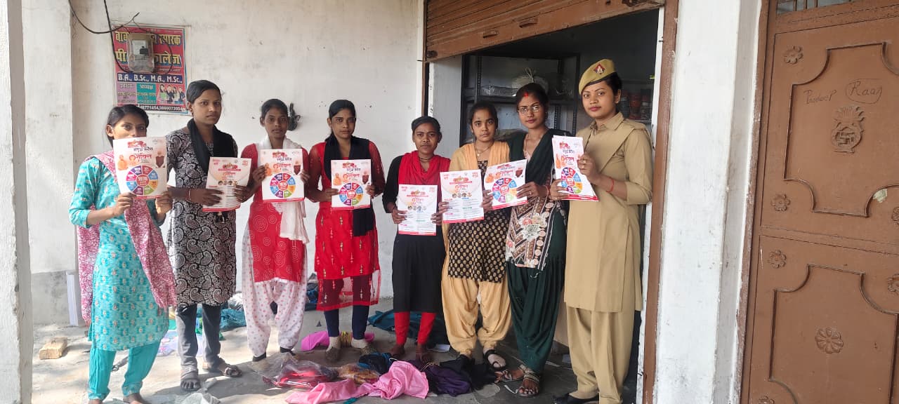 Mission Shakti फेज-5.0 के तहत अम्बेडकरनगर पुलिस का जागरूकता अभियान तेज     गांव-गांव चौपाल, छात्राओं व महिलाओं को हेल्पलाइन और सरकारी योजनाओं की दी जानकारी