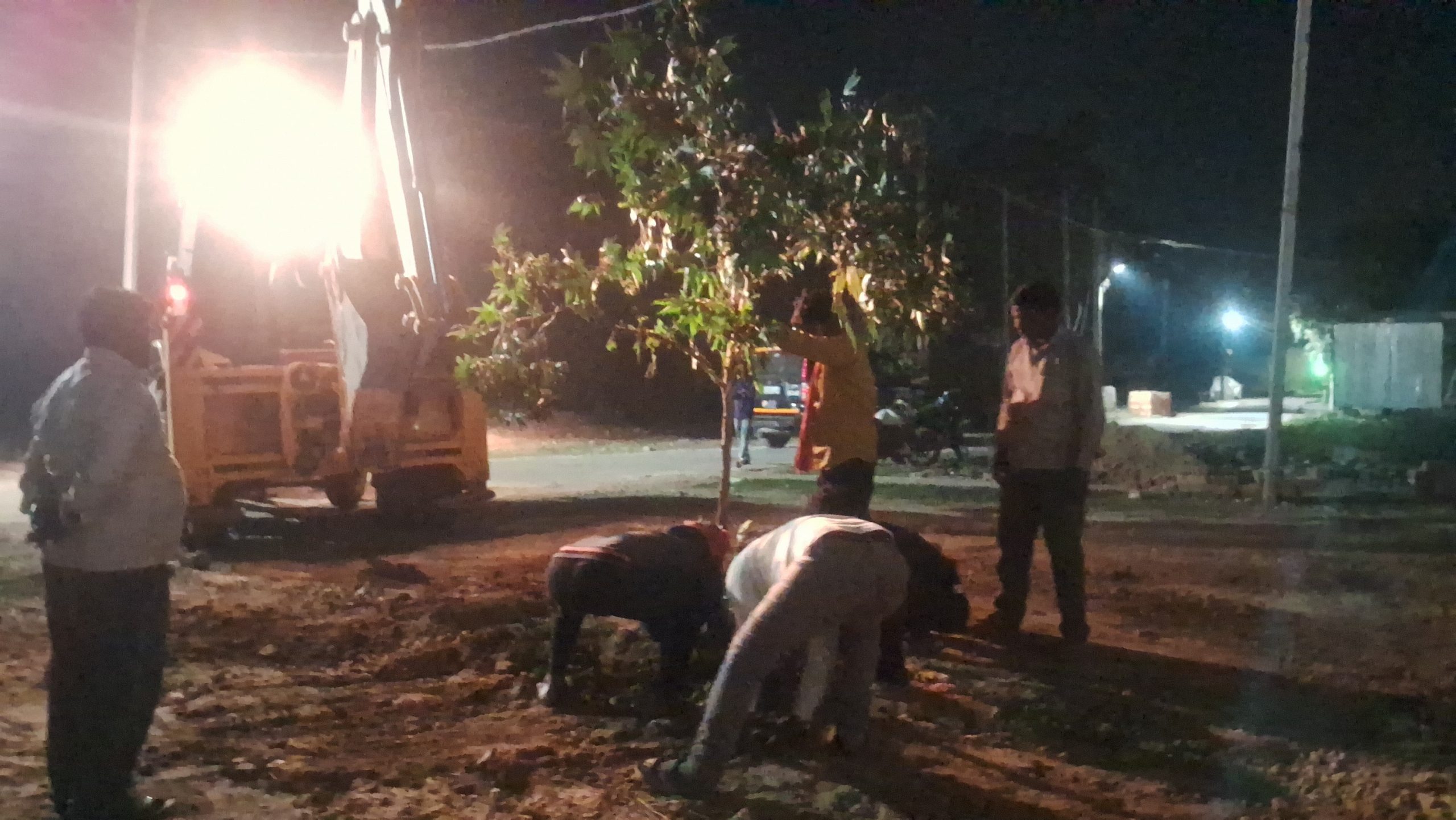 पूर्व-निर्धारित मुहूर्त से पहले जला दी होलिका, स्थानीय प्रशासन ने संभाली स्थिति