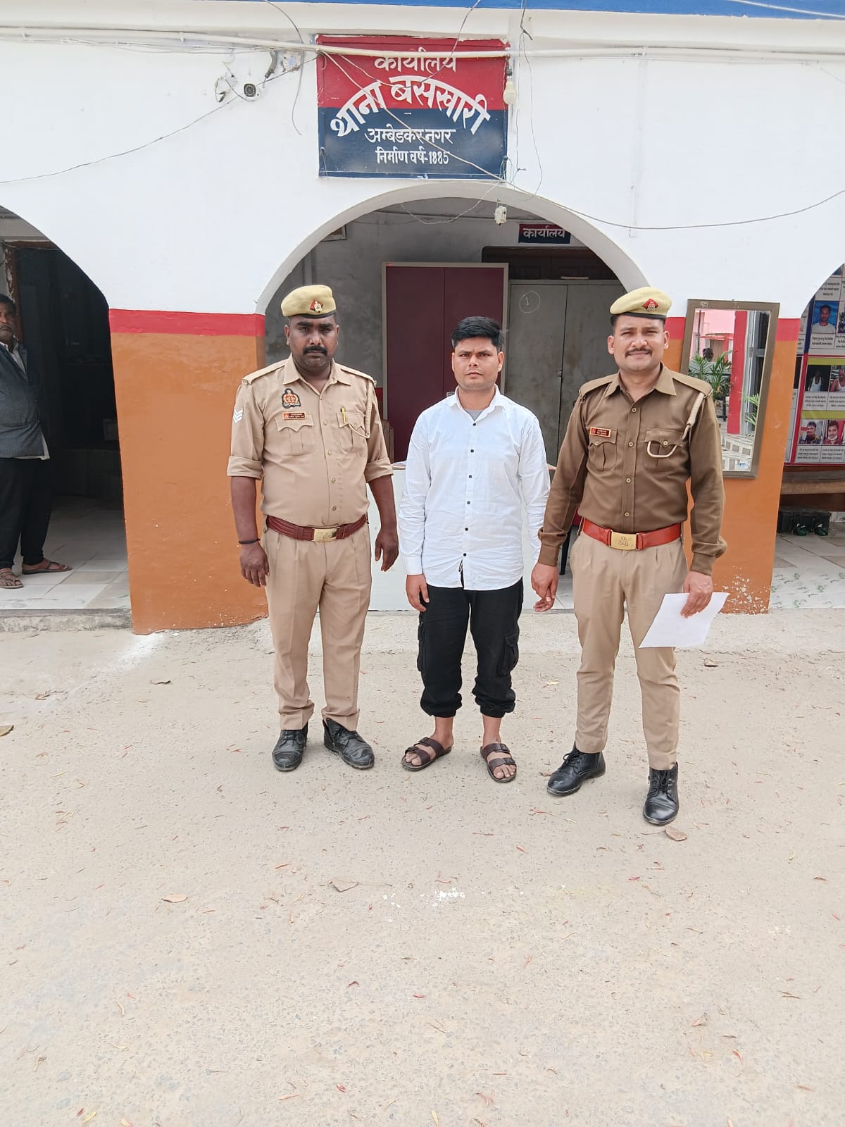 दुष्कर्म समेत कई गंभीर धाराओं में वांछित अभियुक्त गिरफ्तार