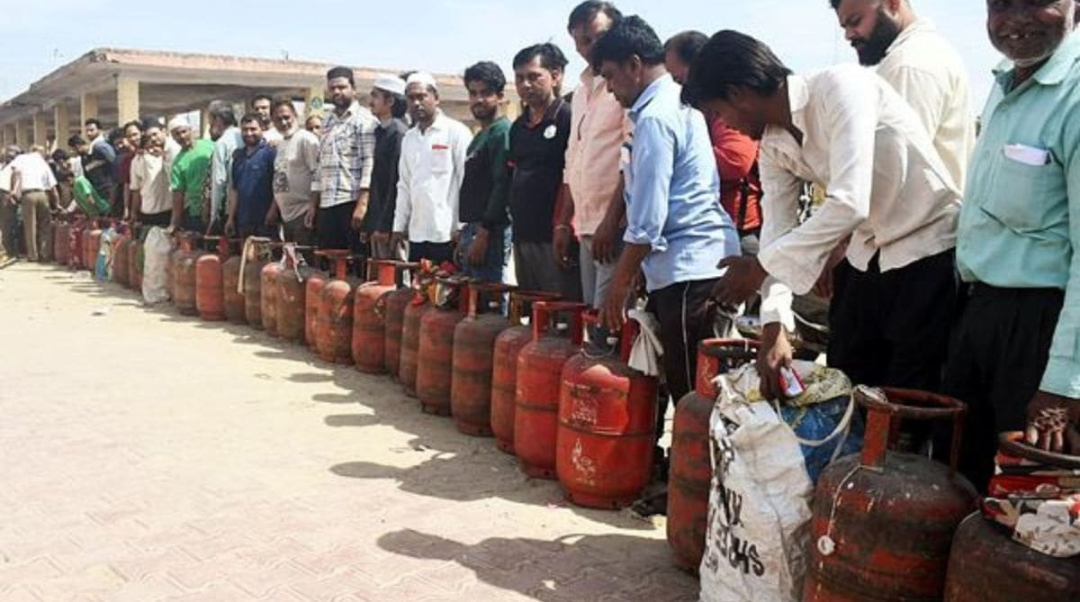 गैस सिलेंडरों की कालाबाजारी का बड़ा खुलासा: 711 सिलेंडर गायब, एजेंसी संचालक समेत तीन गिरफ्तार