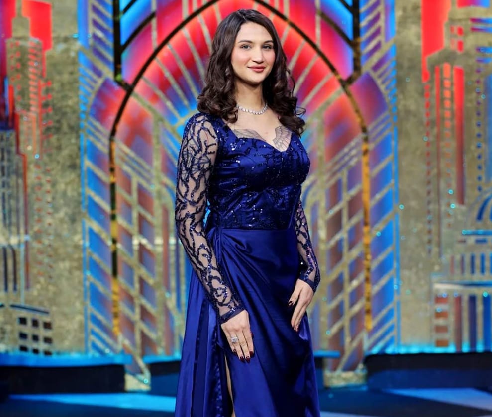 देसी लुक में नजर आईं अनाया बांगड़, सर्जरी के बाद बोलीं – “सुकून मिला”