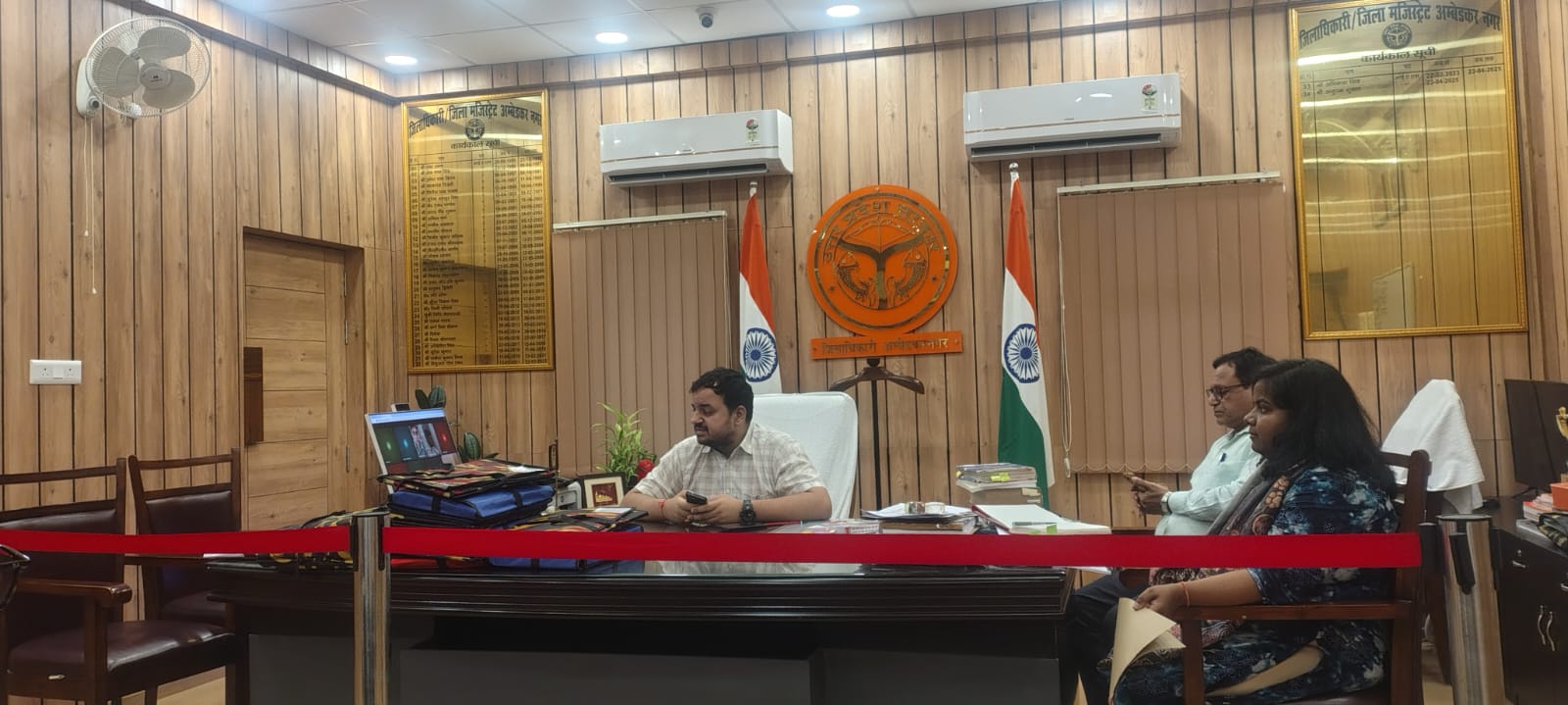 जिलाधिकारी ने फॉर्मर रजिस्ट्री अभियान की प्रगति की समीक्षा की