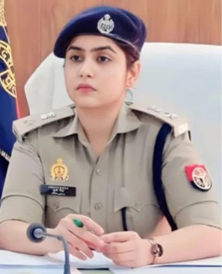 प्रतिमा विवाद में तीन पुलिसकर्मियों पर कार्रवाई , एसपी प्राची सिंह का सख्त रुख, दो लाइन हाजिर, एक पर रिपोर्ट लखनऊ भेजी गई