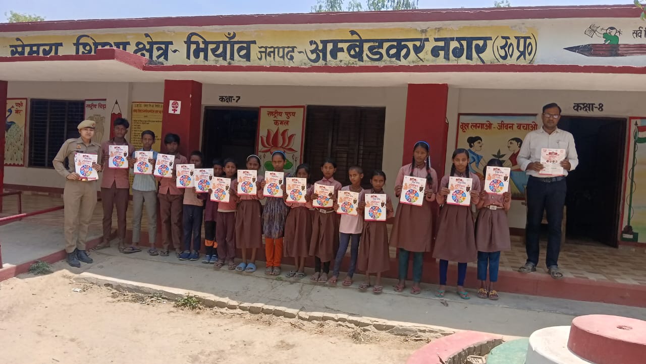 मिशन शक्ति फेस-5 के तहत अम्बेडकरनगर में चला व्यापक जनजागरूकता अभियान, महिलाओं को किया गया जागरूक