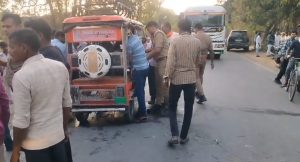 आमने-सामने बाइक भिड़ंत में दो युवक गंभीर, जिला अस्पताल रेफर