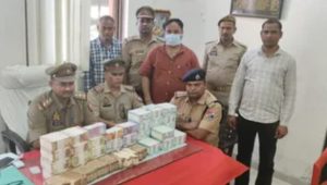 वाराणसी कैंट स्टेशन पर 16 लाख की नई करेंसी बरामद, युवक से पूछताछ के बाद आयकर विभाग को सौंपा गया मामला