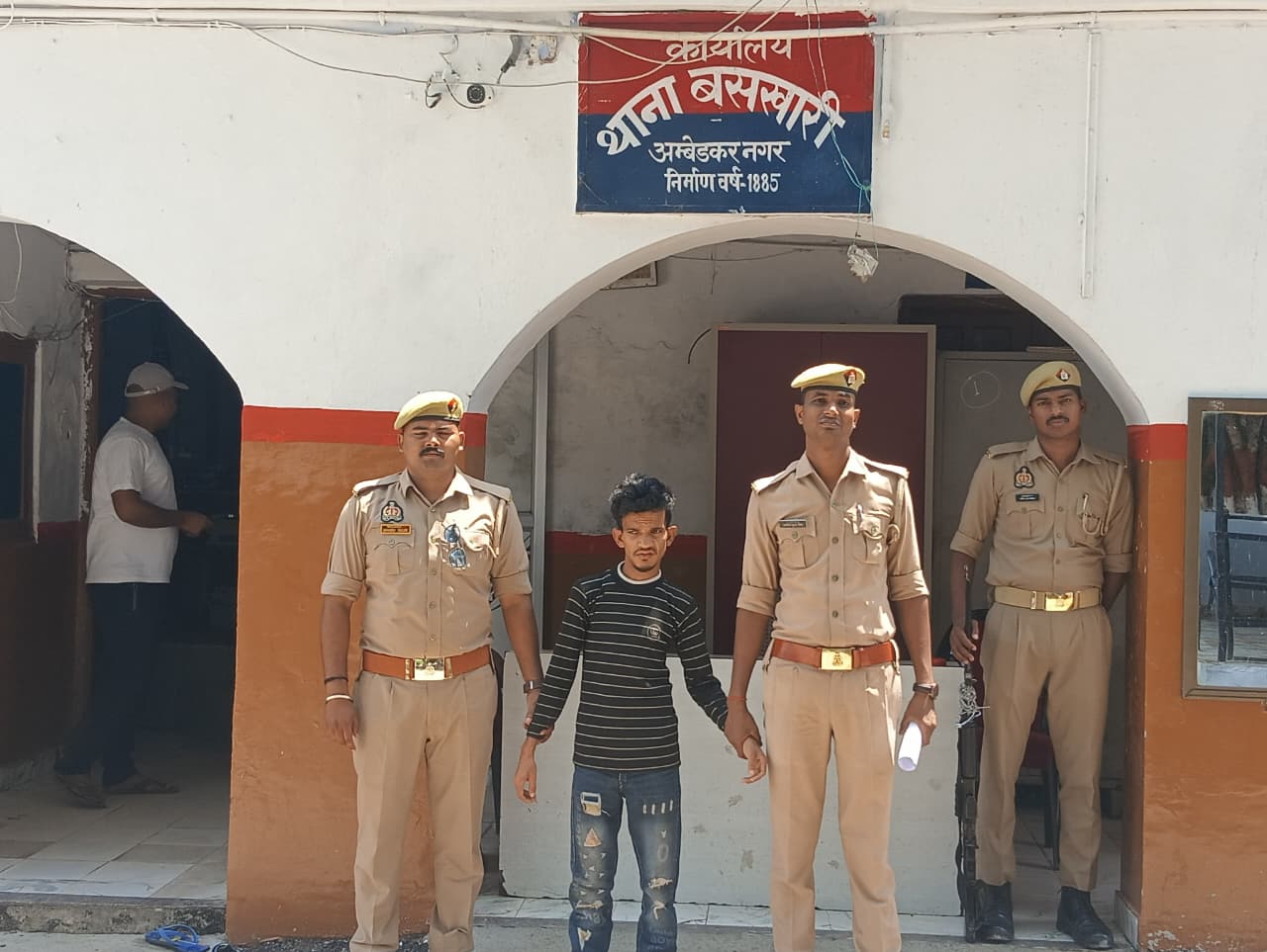 शादी का झांसा देकर अपहरण, दुष्कर्म व धर्म परिवर्तन का दबाव—वांछित आरोपी गिरफ्तार
