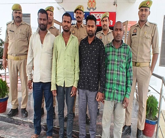 अम्बेडकरनगर में चोरी की घटनाओं का खुलासा, 4 शातिर चोर गिरफ्तार । कटका पुलिस की बड़ी कार्रवाई, कई जिलों में दर्ज हैं गंभीर मुकदमे