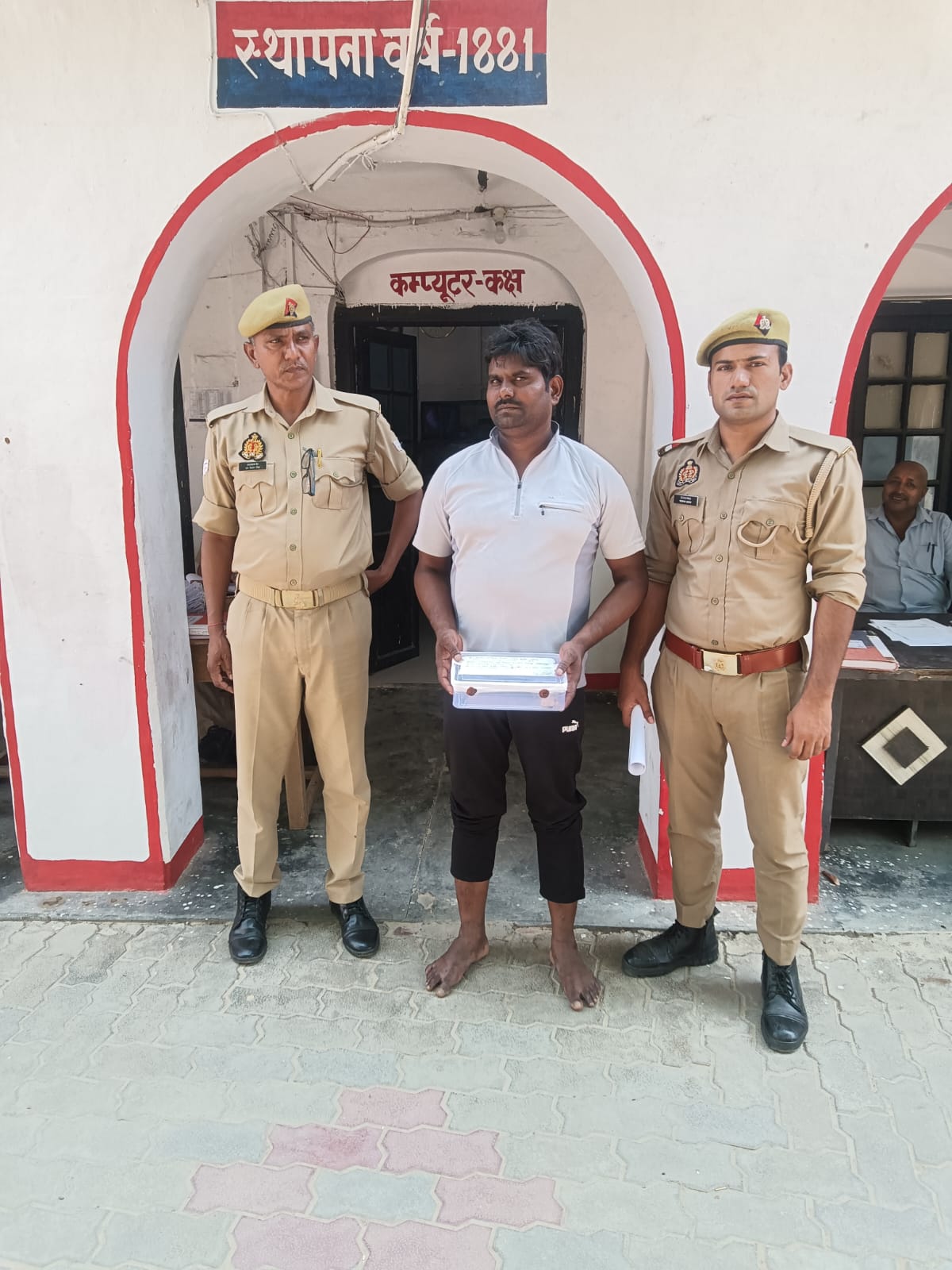 जलालपुर पुलिस की बड़ी कार्रवाई: अवैध तमंचा व कारतूस के साथ अभियुक्त गिरफ्तार