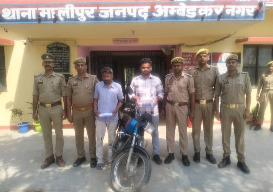 मालीपुर पुलिस की कार्रवाई: अवैध तमंचा व कारतूस के साथ दो अभियुक्त गिरफ्तार