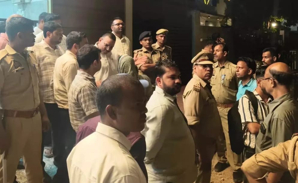 कानपुर के निजी अस्पताल में हंगामा: मरीज की मौत के बाद परिजनों का बवाल, पुलिसकर्मियों से मारपीट, 10 हिरासत में