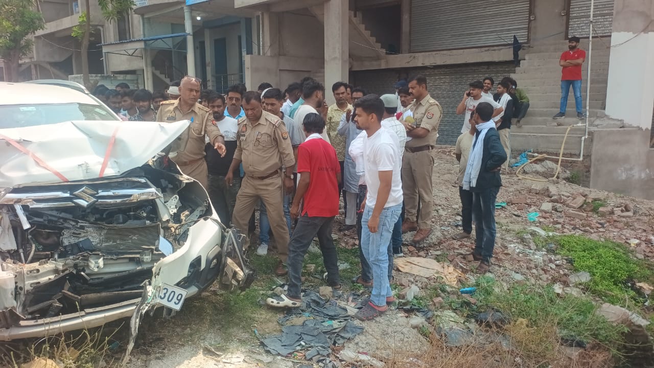 शाहगंज-जौनपुर मार्ग पर भीषण सड़क हादसा: खड़ी बोलेरो में अर्टिगा ने मारी जोरदार टक्कर, तीन वर्षीय मासूम की मौत