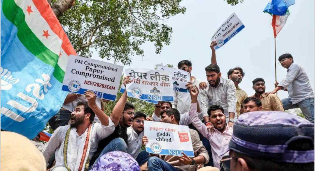 लड़कियों के बाल खुलवाए, घंटों लाइन में कराया इंतजार, फिर भी नहीं बच पाई परीक्षा की साख!