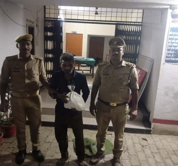 हंसवर पुलिस की कार्रवाई, 15 पाउच देशी शराब के साथ युवक गिरफ्तार
