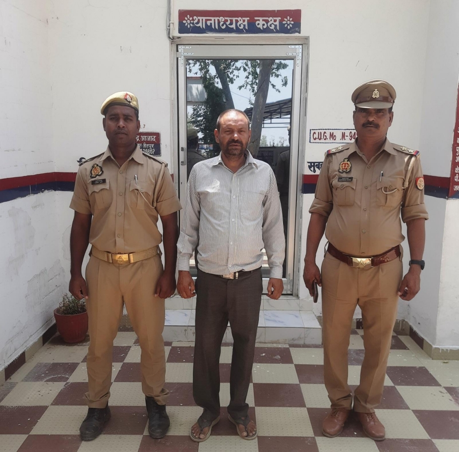 जैतपुर पुलिस ने वांछित अभियुक्त को किया गिरफ्तार, न्यायालय के आदेश पर हुई कार्रवाई