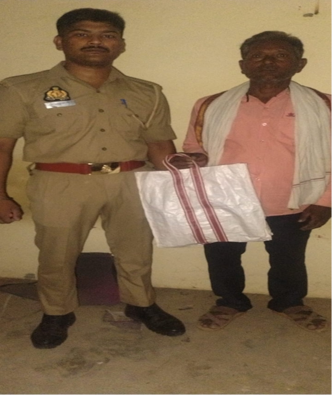 गोरखपुर लिंक एक्सप्रेस-वे के पास अवैध शराब के साथ एक व्यक्ति गिरफ्तार, पुलिस ने की कार्रवाई