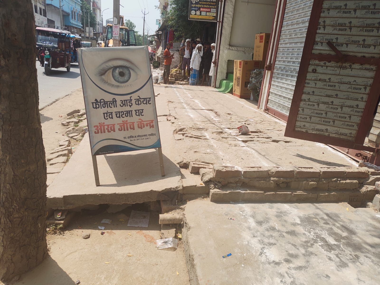 व्यापार मंडल के विरोध के आगे झुकी पीडब्ल्यूडी टीम, जेसीबी लेकर पहुंचे जेई बैरंग लौटे; नाली निर्माण को लेकर जमालपुर में बढ़ा विवाद