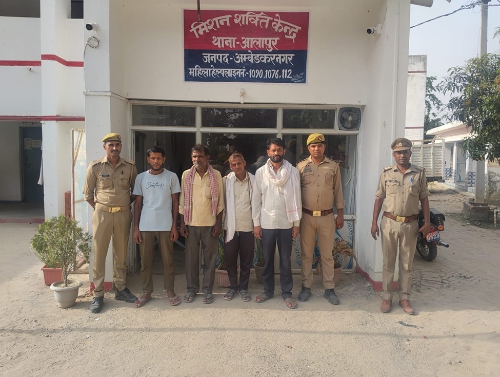 गोवध व गो-तस्करी से जुड़े मामले में 4 व्यक्तियों पर पुलिस कार्रवाई, आलापुर पुलिस ने किया गिरफ्तार