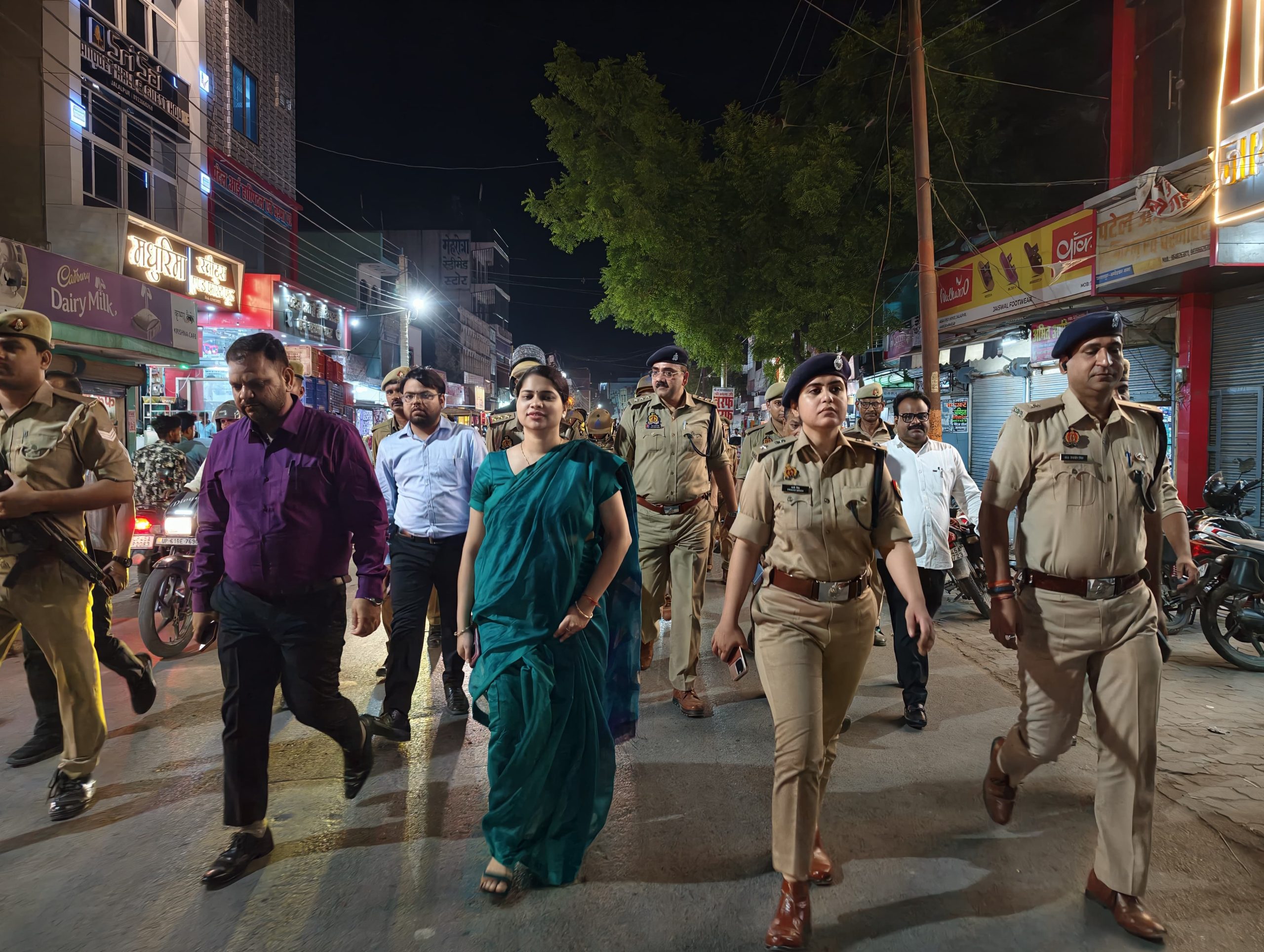 ईद-उल-जुहा को लेकर प्रशासन अलर्ट, डीएम और एसपी ने किया फ्लैग मार्च, शांति और सौहार्द बनाए रखने की अपील