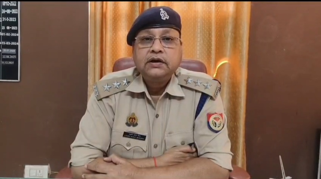 खड़ंजा मार्ग किनारे युवक का शव मिलने से क्षेत्र में सनसनी, पुलिस जांच में जुटी