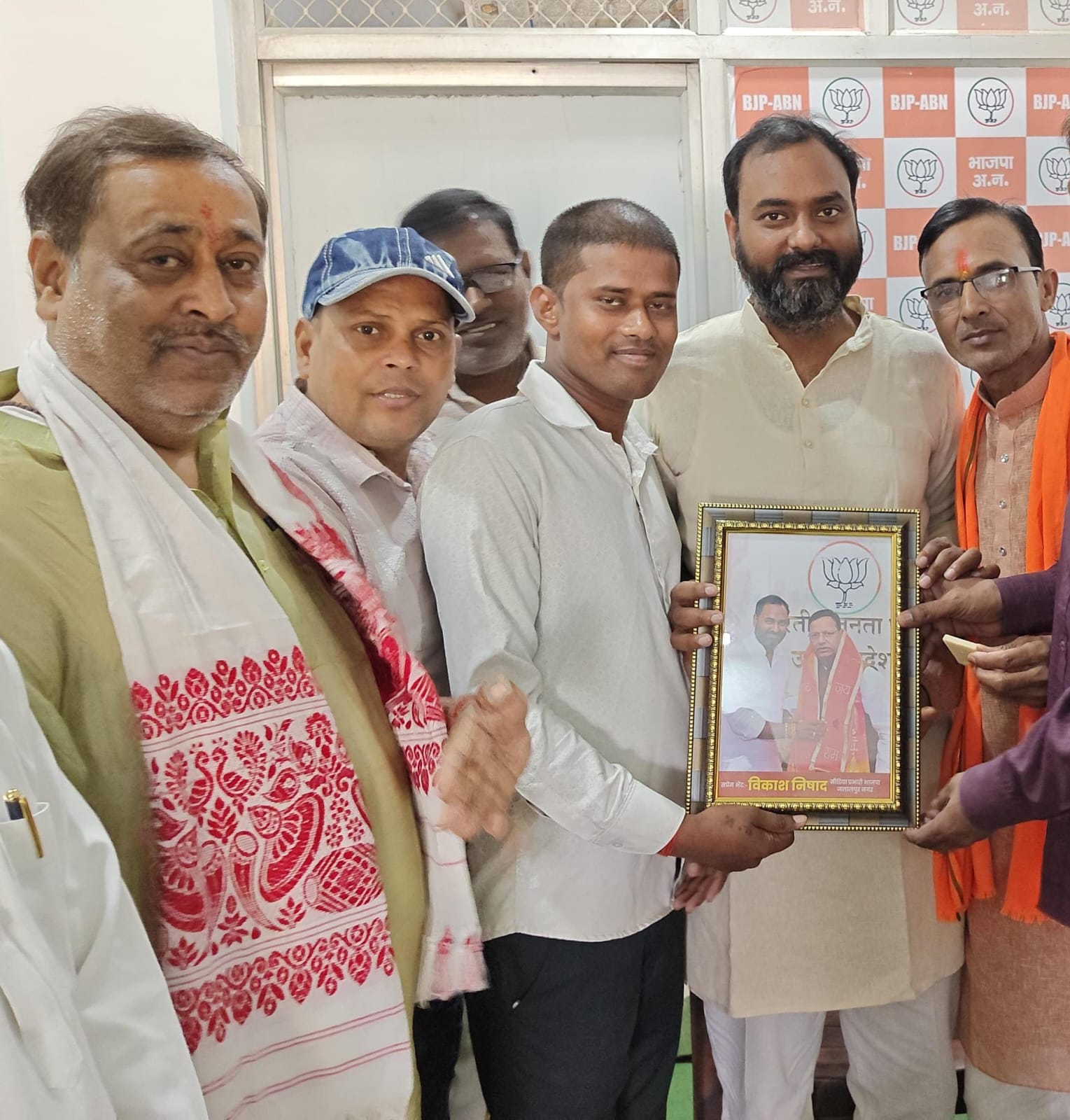 जिलाध्यक्ष से मिलकर भाजपाइयों ने संगठनात्मक मुद्दों पर की चर्चा