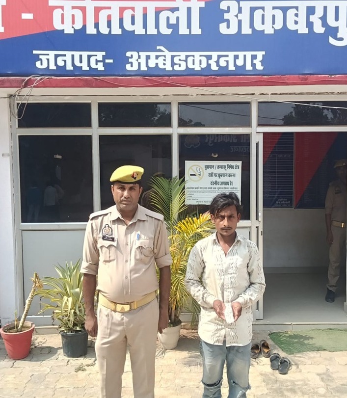 मीरपुर शेखपुर में पुलिस की कार्रवाई, अवैध चाकू के साथ युवक गिरफ्तार