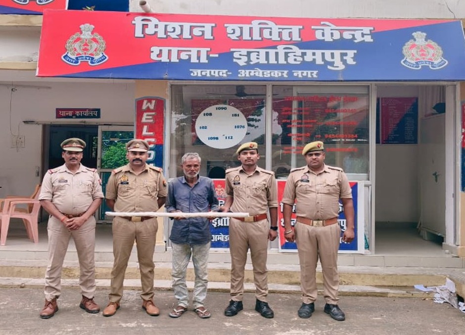 हत्या के मामले में वांछित अभियुक्त गिरफ्तार, आलाकत्ल भी बरामद