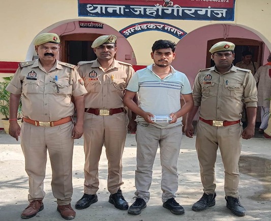 जहांगीरगंज पुलिस को बड़ी सफलता, अंतरजनपदीय लूटकांड का आरोपी गिरफ्तार, ₹10,500 बरामद