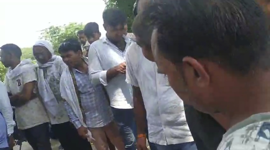 जलालपुर-बसखारी मार्ग पर सड़क हादसा, भाजपा जिला प्रतिनिधि अनिल वर्मा घायल
