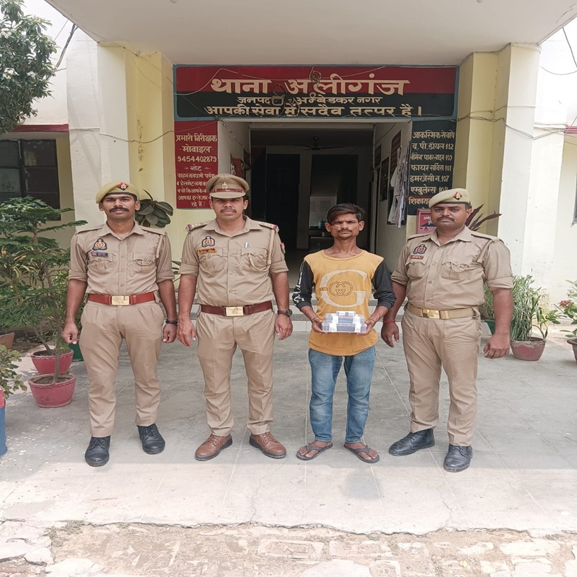 मोबाइल चोरी के मामले में वांछित अभियुक्त गिरफ्तार, दो मोबाइल व नकदी बरामद