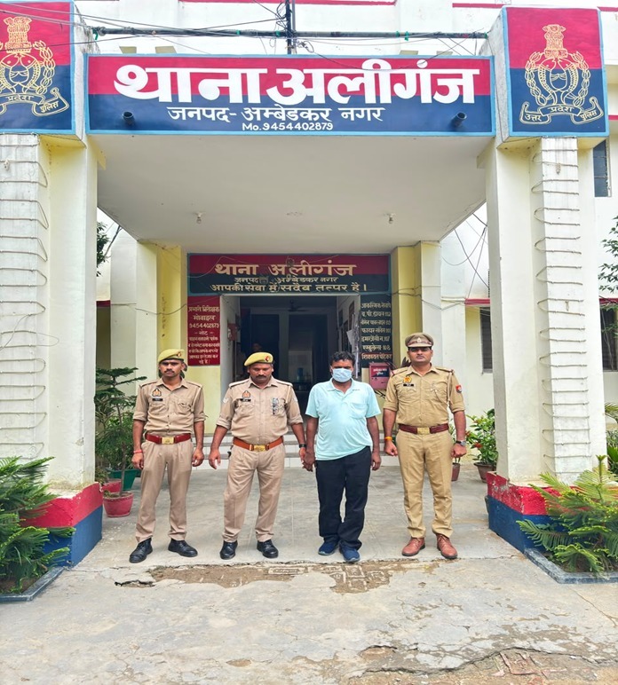 धोखाधड़ी, जालसाजी और कूटरचना के मामले में वांछित अभियुक्त गिरफ्तार, अलीगंज पुलिस की कार्रवाई
